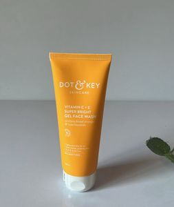 Dot & Key Vitamin C Face Wash