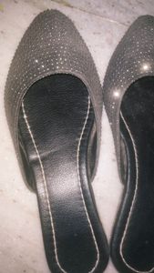 Shimmery Bellies / jutti
