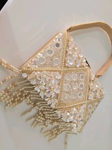 LAVIE LUXE Flower Embroidered Clutch