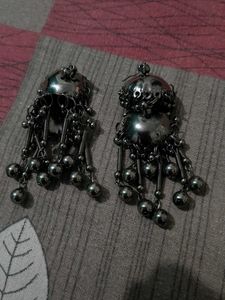 (2 Pair Of Earings)1 Pearl Statement, 1silver