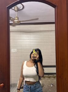 Urbanic White tank top❤️