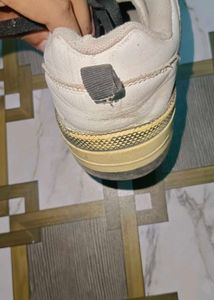 Used Sneakers condition is to good