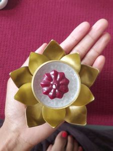 Lotus Tea Holder Filled with Flower Design Scented