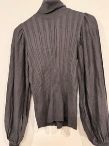 Turtleeck with puffed sleeve top