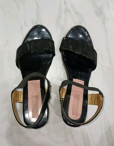 Stylish Black Strap Heeled Sandals🖤