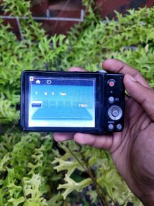 OLYMPUS D-720 Digital Camera