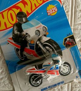 Hot Wheels 2025 Honda VF750F (RC30)