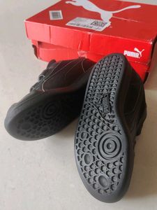 Orignal Puma Kids Black Sneakers.