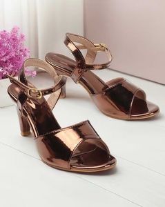 chunky heeld sandals