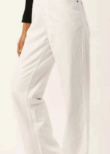 White High-Waisted Jeans