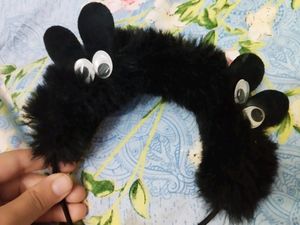 Combo of a sling bag and hair bands
