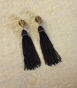 Clip-On Black Earrings ✨