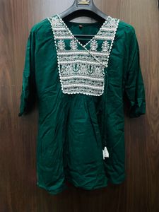 Discover this elegant emerald green kurta featurin