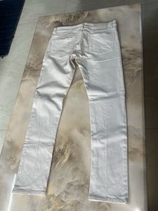 White Ripped Jeans 👖