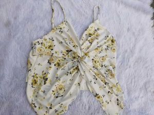 Twist Camisole Top🤍⭐