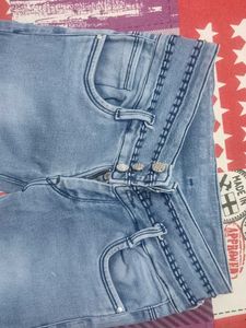 Light Wash Jeans with Button Closure