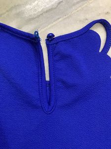 Cut Out Detail Crop Top