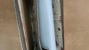 New Silver Glitter Clutch – Glamorous &amp; Elegant!