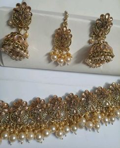 Elegant  Kundan & Pearl Jewelry Set