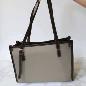Chic Tote Bag with Pouch