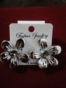 Silver Flower Fashion Earrings