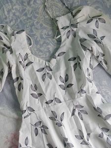 Leaf Print Maxi Dress🌼🤍🖤