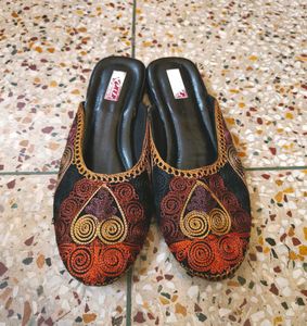 Ethenic Embroidery Juti For Women