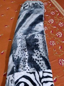 combo set of blankets and puffer jackets