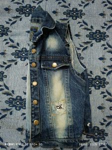 Girl&#39;s Sleevless Denim Jacket / Vest