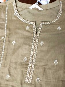 Elegant Embroidered Kurta Set With Net Dupatta