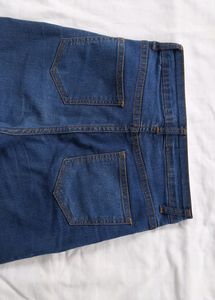 dark blue Straight Fit denim jeans...tag Is Missin