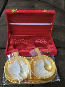 Red Velvet Showpiece Box