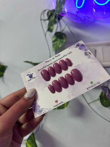 Mauve Press On Nails