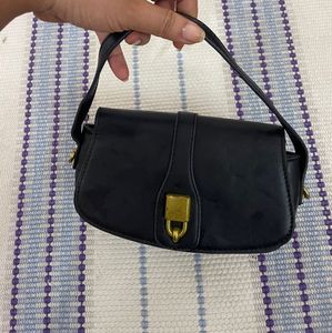 Black Sling Bag With Detachable Straps