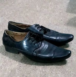 Stylish black formal shoes