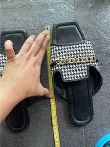 Zudio Checked Black Sandals