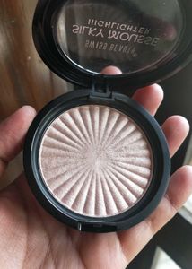 SWISS BEAUTY Silky Mousse Highlighter