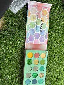Minara 60 Color Eyeshadow Palette