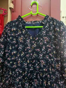 Floral Print Midi Dress 42 and 44 wear it.