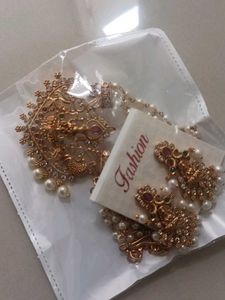 Pearl Jewellery With Beautiful Earrings