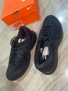 Nike Revolution 4 Unisex Sneakers