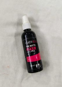 Huda beauty makeup fixer spray