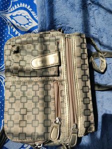 Stylish Sling Bag With Multiple Compartments