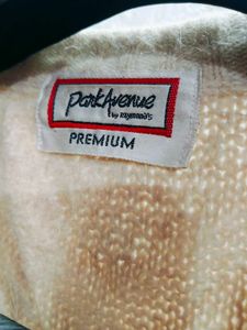 Sleevless Woolen Sweater