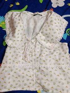 Floral Print Blouse with Lace Collar