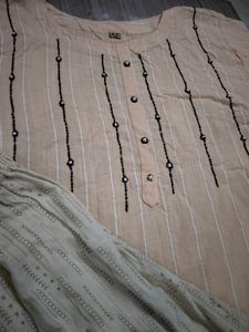 The Size Of This Kurta And Pant Set Is Xl