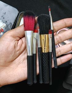 Make-up Brushes With Beauty Blender And Eyelashes