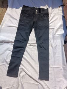 Black Skinny Fit Jeans (Women)