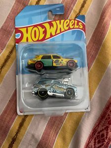 2 Hot wheels