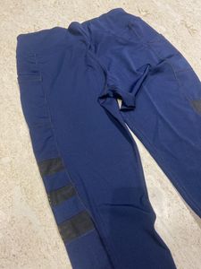 dark blue leggings